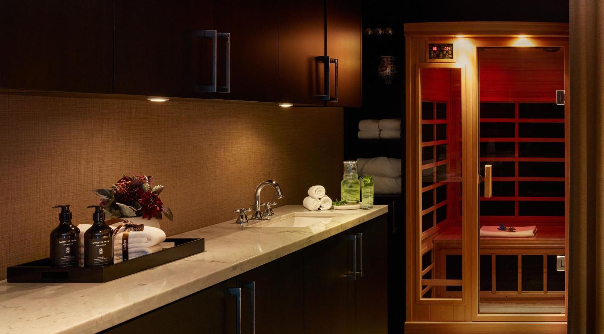 Loden Vancouver Luaran gambar