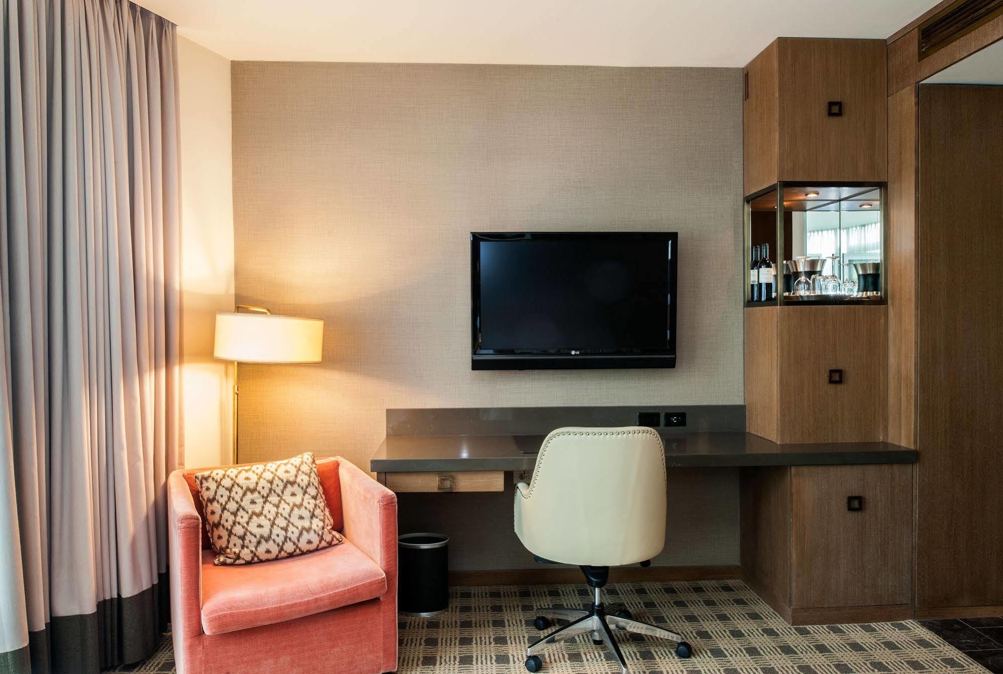 Loden Vancouver Luaran gambar